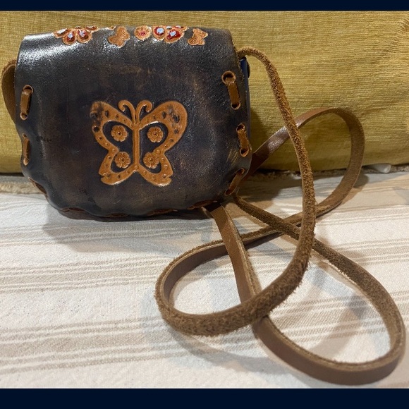 Mini Handmade Peruvian Tooled Leather Cross Body Purse - Picture 4 of 12